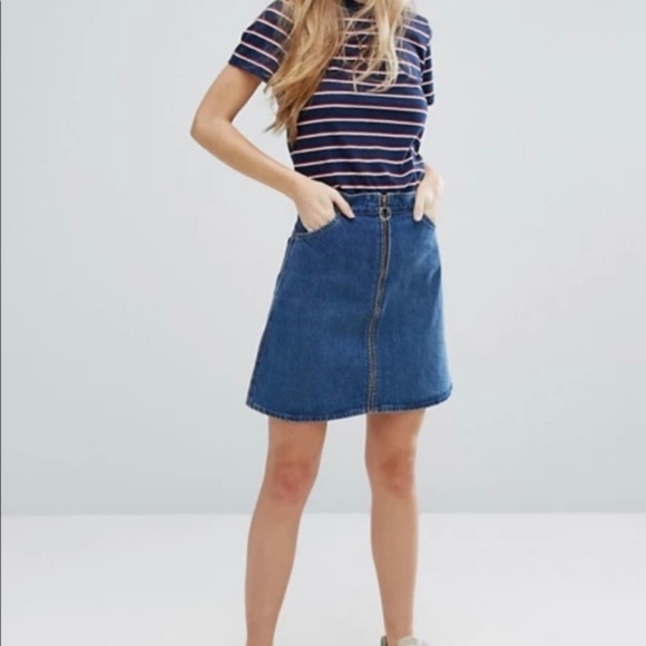 Levi's Dresses & Skirts - LEVI'S Y2K Zipper front Denim skirt size 29